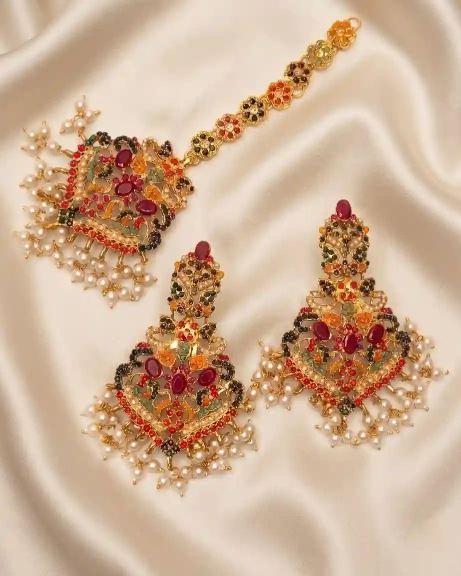 Bahara Earrings With Bindi